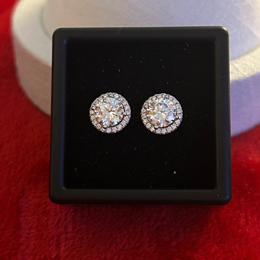 Luxury 2.0 CT Halo‎ Moissanite Diamond earrings retail $699